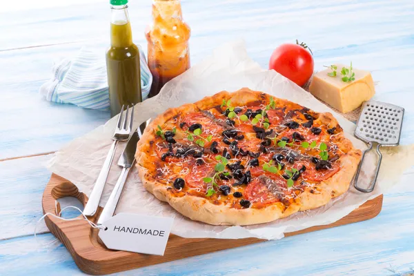 Olive anchovy pizza — Stock Photo, Image