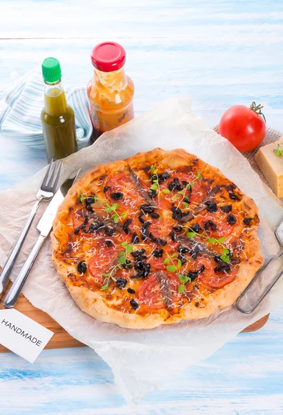 Olivolja ansjovis pizza — Stockfoto