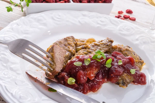 Liver with Cranberries — Stock Photo, Image