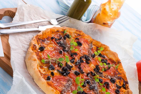 Olijf ansjovis pizza — Stockfoto