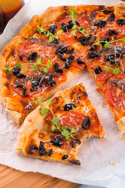 Zeytin hamsi pizza — Stok fotoğraf