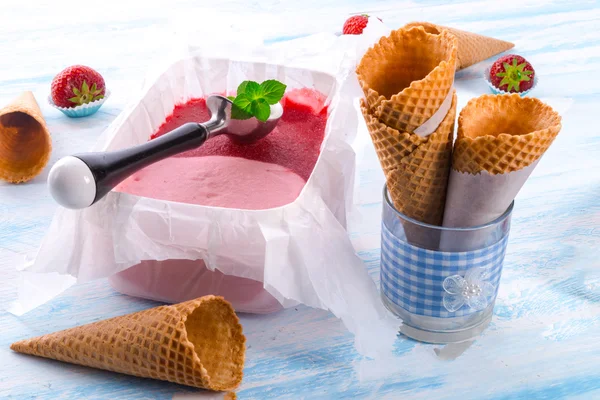 Gelato alla fragola — Foto Stock