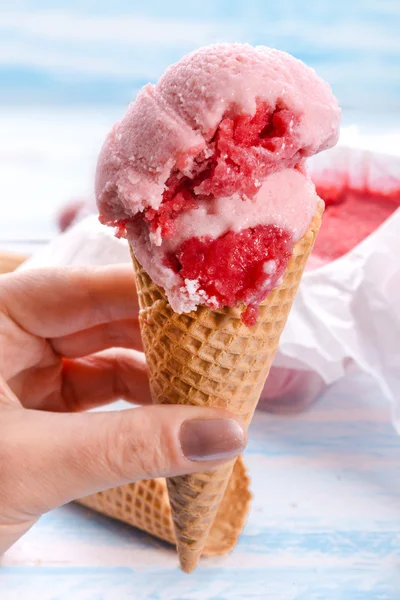 Strawberry ijs crème — Stockfoto