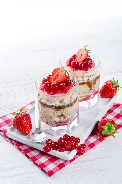 Strawberry - currant crumble Dessert — Stock Photo, Image