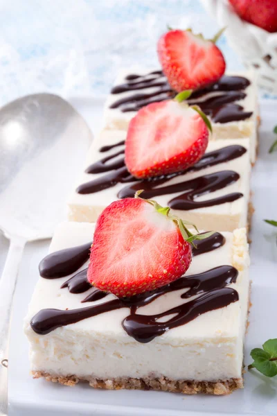 Aardbei chocolade cheesecake — Stockfoto