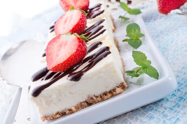 Strawberry Chocolate Cheesecake — Stock Photo, Image