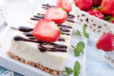 Çilekli çikolatalı cheesecake