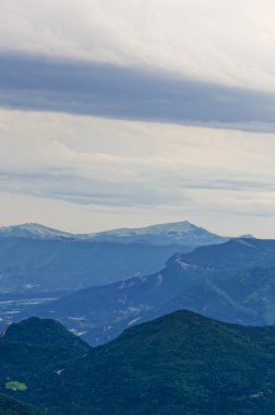 dağlarda gök gürültülü