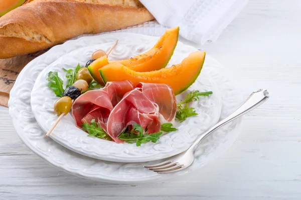 Ham with melon and olives — Stock Photo, Image