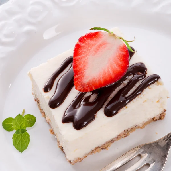 딸기 초콜릿 치즈 케이크 — 스톡 사진