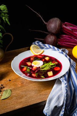 Polonya pancar çorbası (botwinka)