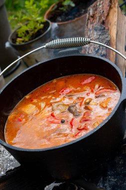 Çaydanlık kebabı açık ateşte hazırlanır.!