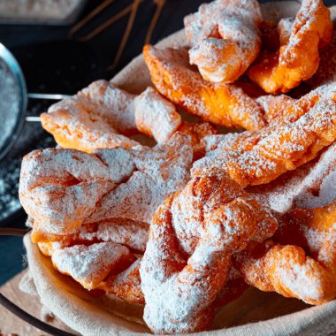 Raderkkuchen geleneksel bir Polonya pastasıdır..