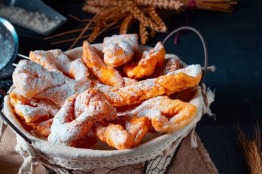 Raderkkuchen geleneksel bir Polonya pastasıdır..