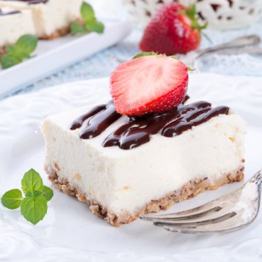 Çilekli çikolatalı cheesecake