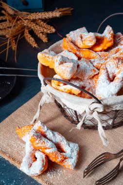 Raderkkuchen geleneksel bir Polonya pastasıdır..