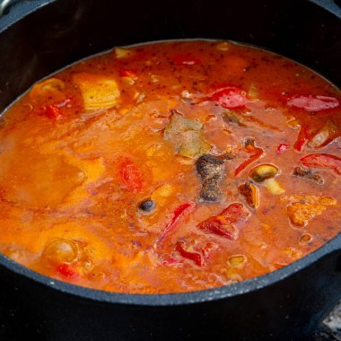 Çaydanlık kebabı açık ateşte hazırlanır.!