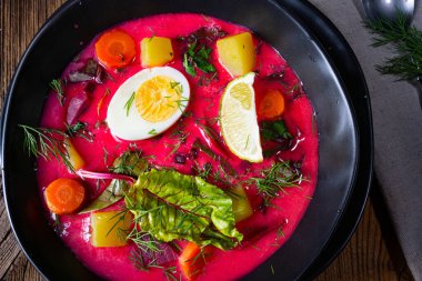 Botwinka Polonya bahar pancar çorbası