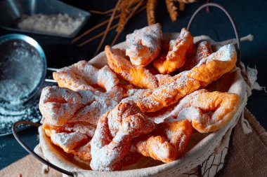 Raderkkuchen geleneksel bir Polonya pastasıdır..