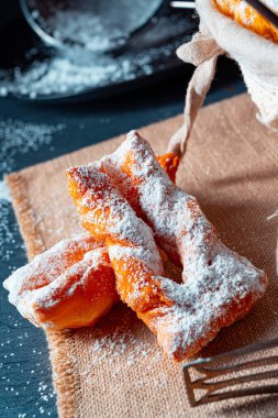 Raderkkuchen geleneksel bir Polonya pastasıdır..