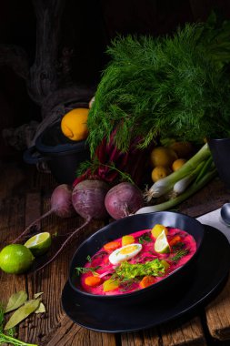 Botwinka Polonya bahar pancar çorbası