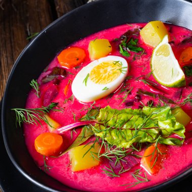 Botwinka Polonya bahar pancar çorbası