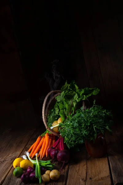 Tampilan Close Dari Sayuran Segar Pada Latar Belakang Kayu — Stok Foto