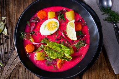 Botwinka Polonya bahar pancar çorbası