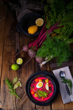 Botwinka Polonya bahar pancar çorbası