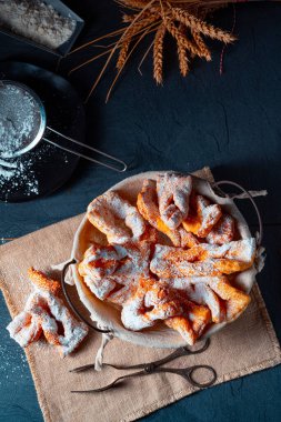 Raderkkuchen geleneksel bir Polonya pastasıdır..