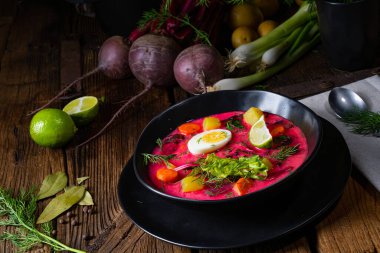 Botwinka Polonya bahar pancar çorbası