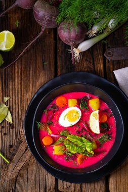 Botwinka Polonya bahar pancar çorbası