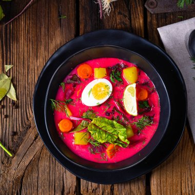 Botwinka Polonya bahar pancar çorbası