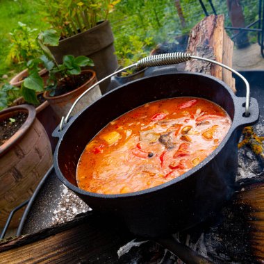 Çaydanlık kebabı açık ateşte hazırlanır.!