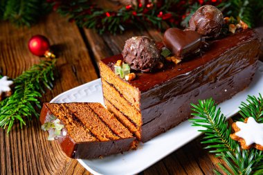 Noel zencefilli ekmeği reçelle dolu