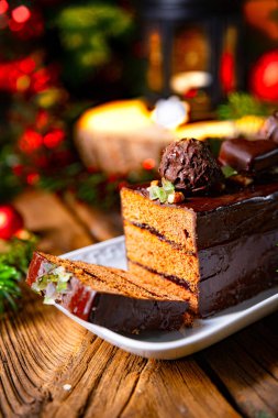 Noel zencefilli ekmeği reçelle dolu