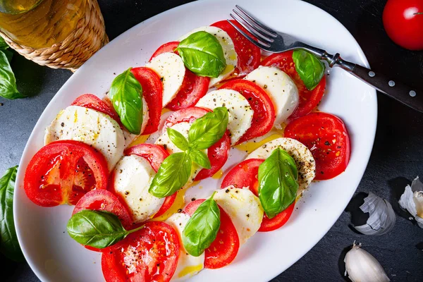 Tomate Com Mussarela Manjericão — Fotografia de Stock