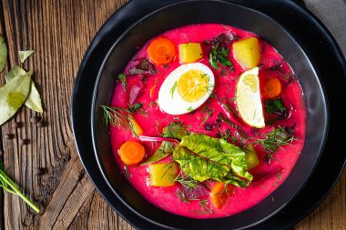 Botwinka Polonya bahar pancar çorbası