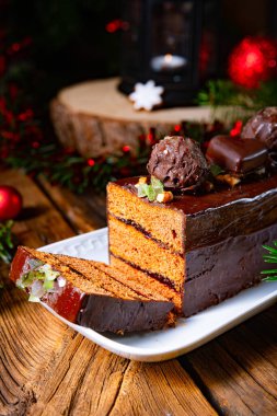 Noel zencefilli ekmeği reçelle dolu