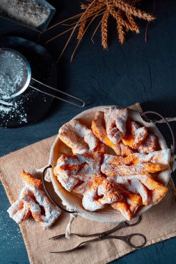 Raderkkuchen geleneksel bir Polonya pastasıdır..