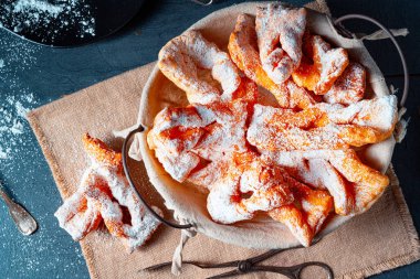 Raderkkuchen geleneksel bir Polonya pastasıdır..