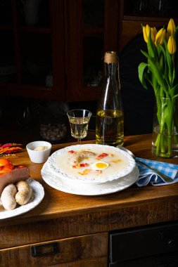 Zurek lezzetli Polonya, paskalya çorbası.