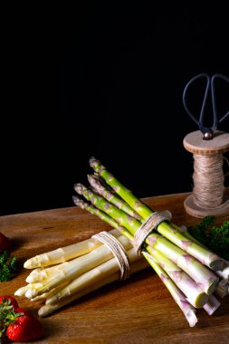 Masada yeşil ve beyaz kuşkonmaz