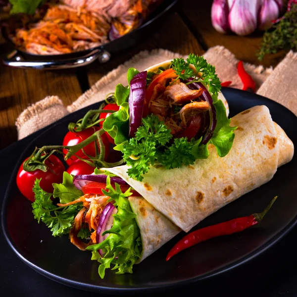 Tasty Pulled Pork Wrap Vegetables — Stock Photo, Image