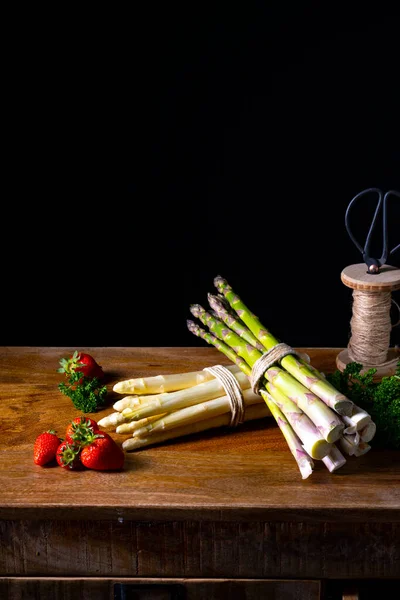 Masada yeşil ve beyaz kuşkonmaz