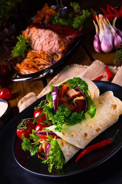 Tasty Pulled Pork Wrap Vegetables — Stock Photo, Image