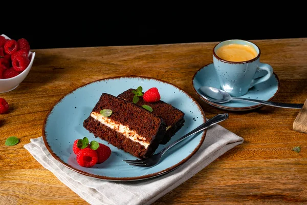 Rustykalne Ciasto Czekoladowe Malinami Kawą — Zdjęcie stockowe