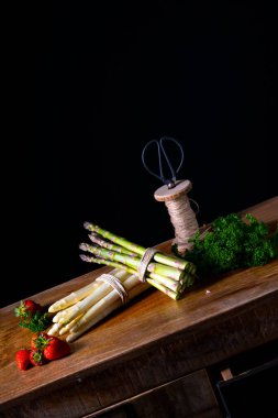 Masada yeşil ve beyaz kuşkonmaz