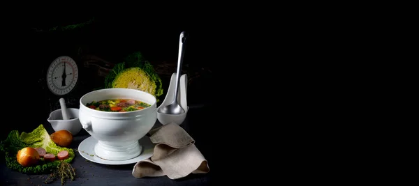 Délicieuse Soupe Chou Savoie Dans Vase Blanc — Photo