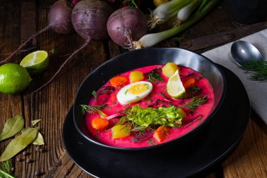 Botwinka Polonya bahar pancar çorbası